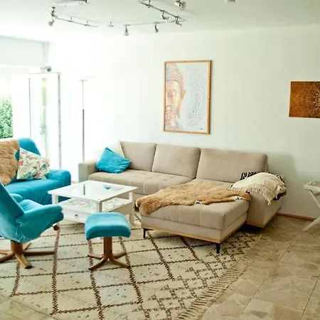 Buddha Lounge Apartment *